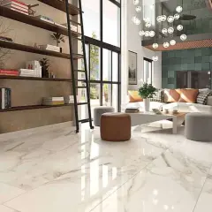Pavimento in gres porcellanato effetto marmo lucido, elegante ma attenzione, si graffia facilmente.