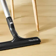 Spazzola Rowenta per la pulizia parquet, con setole delicate per non graffiare il legno.