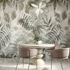 Un tavolo rotondo con sedie rosa e un vaso di fiori davanti a una parete con un motivo botanico. Idee originali per decorare una parete con un tocco tropicale.