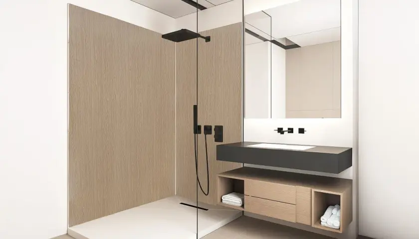 Bagno moderno con doccia a filo pavimento e pannello effetto **colla legno muro**. Lavabo sospeso e mobile contenitore in legno.