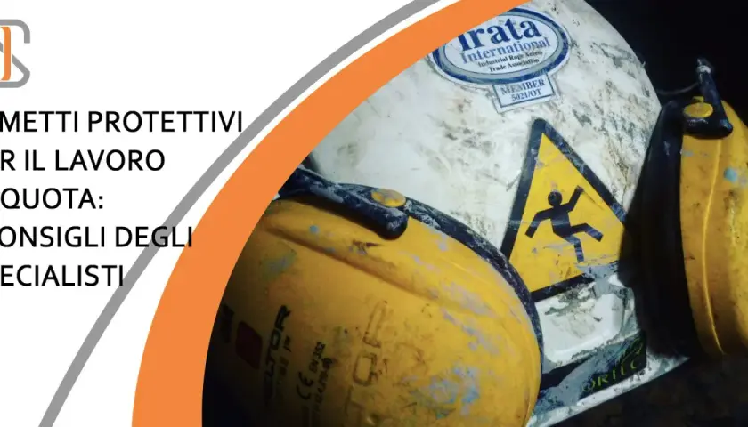 Elmetto da cantiere normativa: due caschi protettivi, uno bianco con simbolo di pericolo e uno giallo, pronti per lavori in quota.