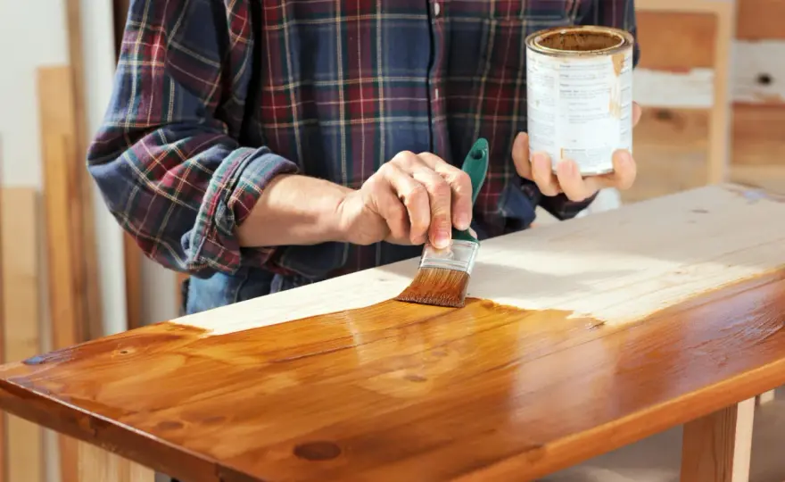 Flatting legno: a cosa serve e come usarlo per proteggere al meglio