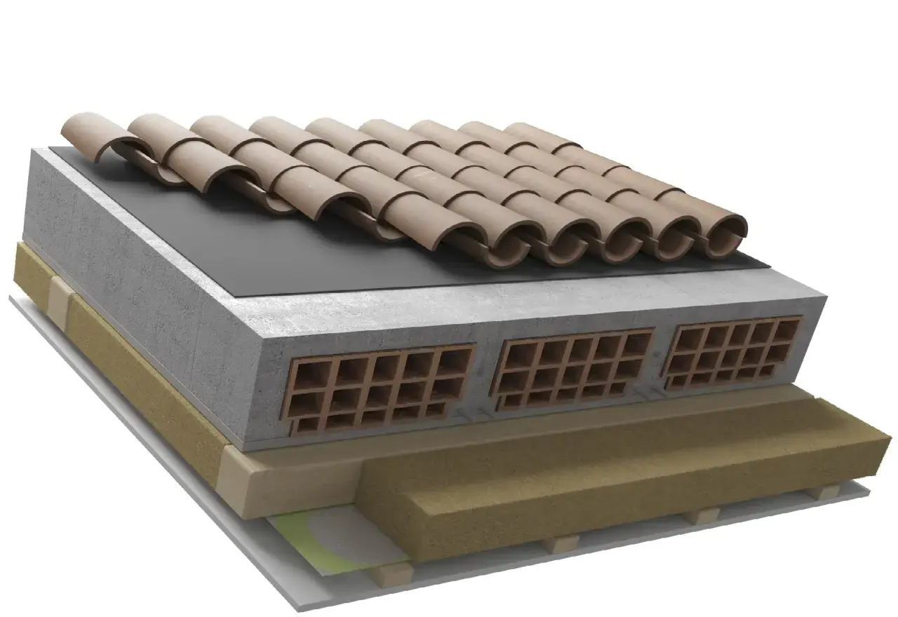 Sezione di un tetto con tegole, guaina impermeabilizzante, un massiccio tetto in cemento con intercapedine ventilata, isolamento e struttura portante.