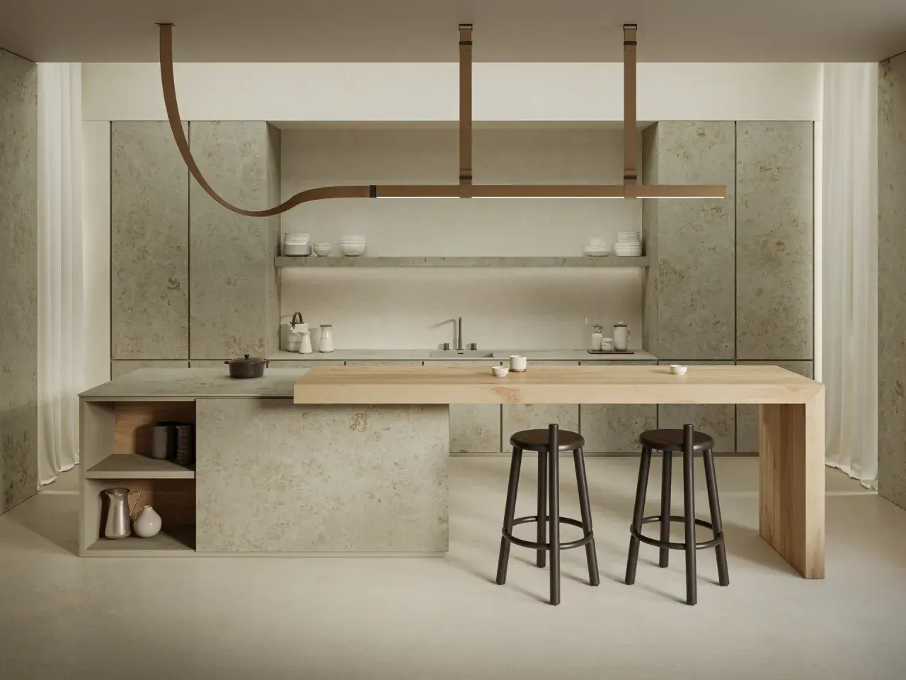 Cucina moderna con isola in legno e piano in gres porcellanato. Due sgabelli scuri completano l'arredo.
