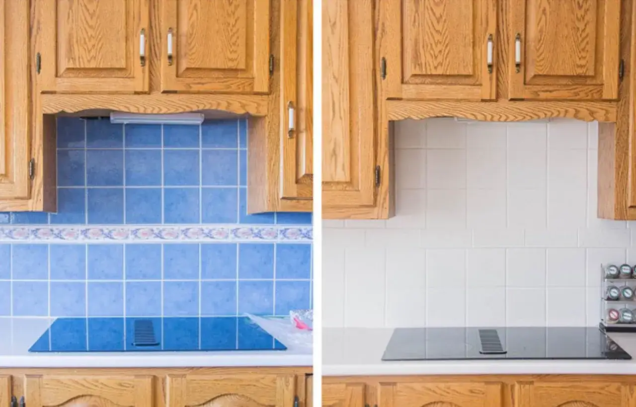 Prima e dopo: piastrelle cucina blu trasformate in bianche con resina per coprire piastrelle cucina.