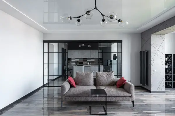 Gres porcellanato effetto marmo lucido: un tocco di lusso moderno. Pro e contro per un pavimento elegante e resistente.